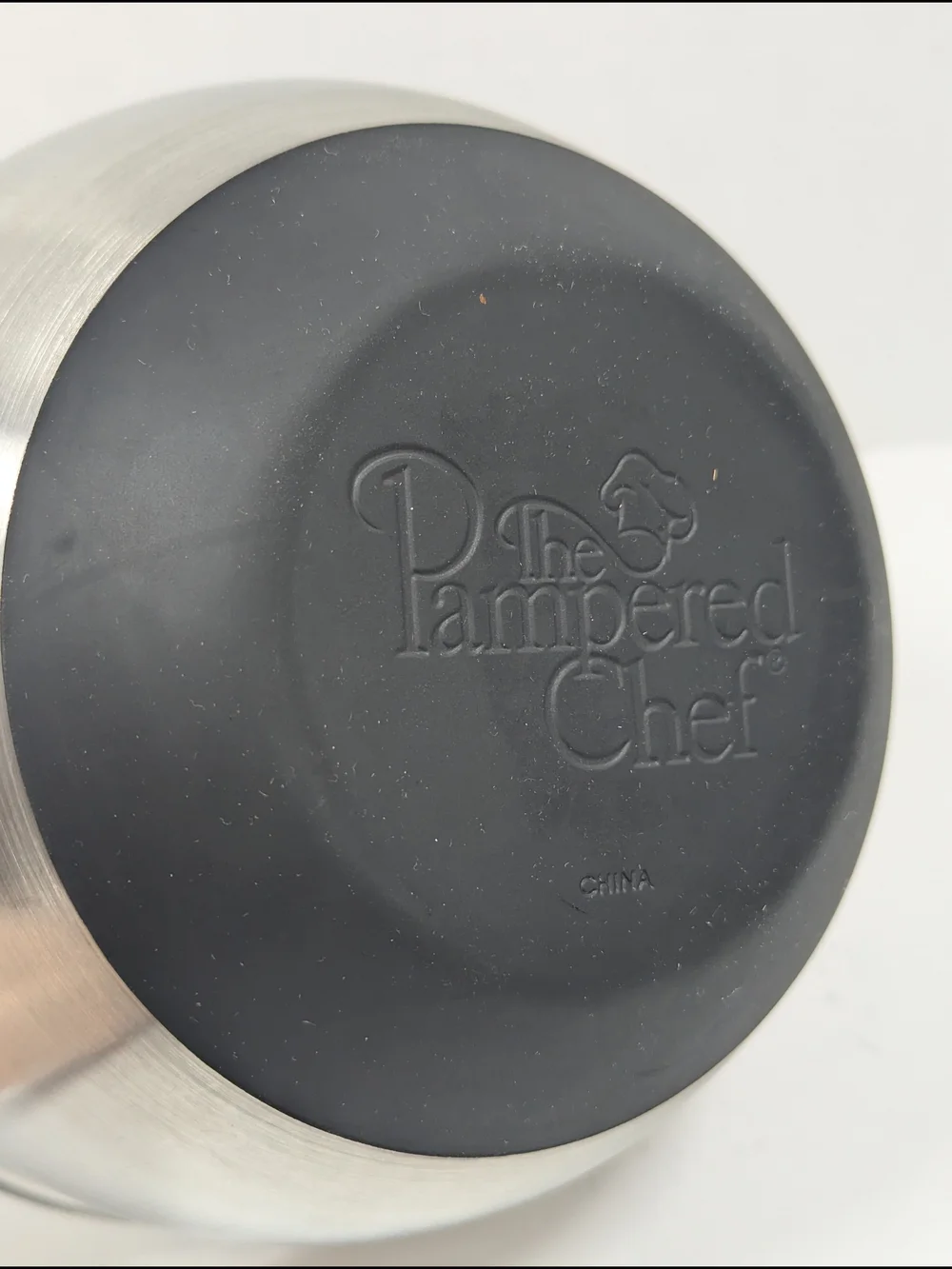 The Pampered Chef Stainless Steel Mixing Bowl Pour Spout Silicone Base 8-Cup 2-L